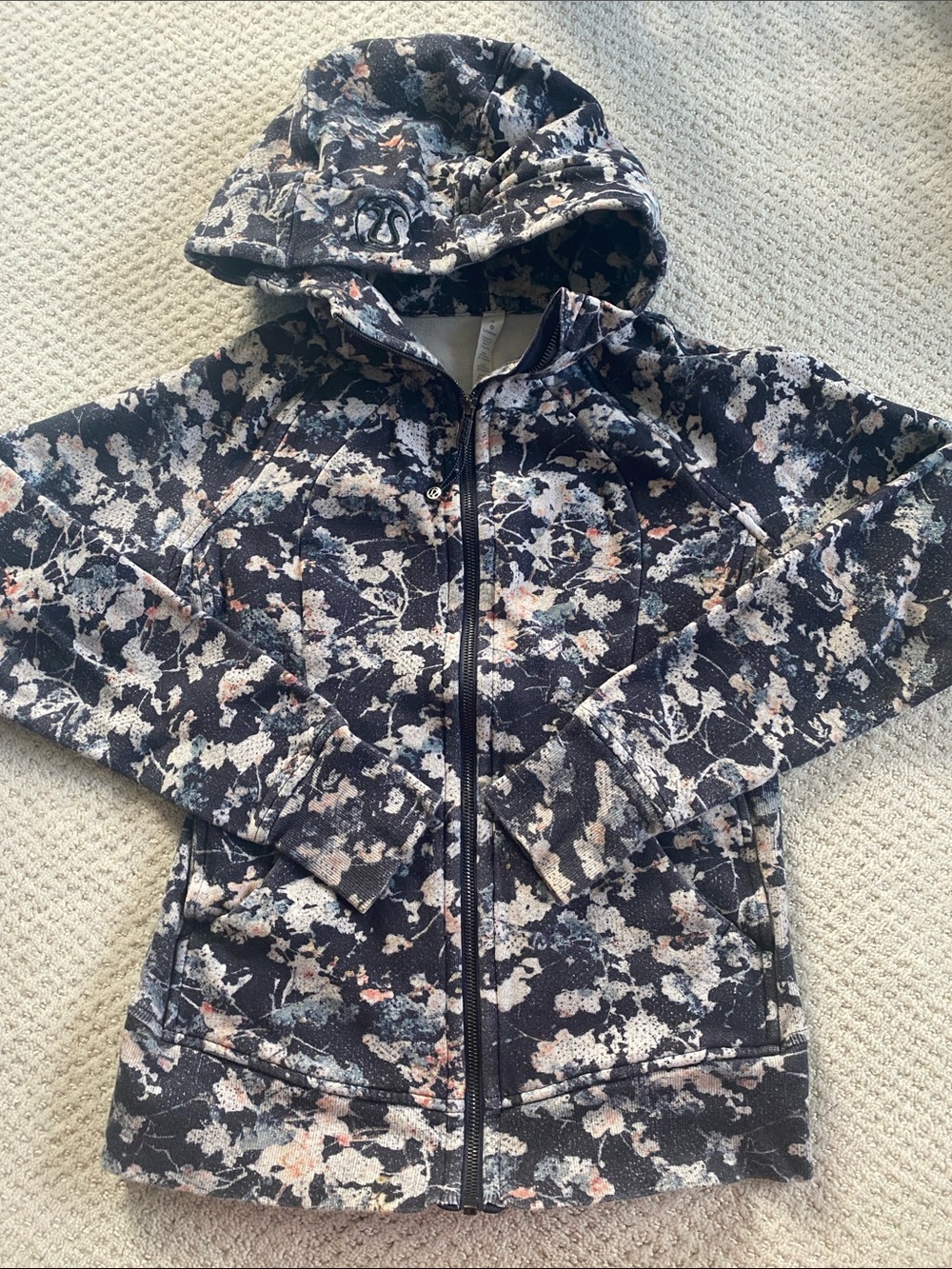 Lululemon Floral Hooded Scuba Jacket in Navy, size 6